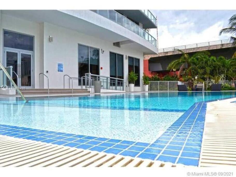 Ocean View 2Br 2Bth Hallandale Beach Miami Ft Lauderdale מראה חיצוני תמונה